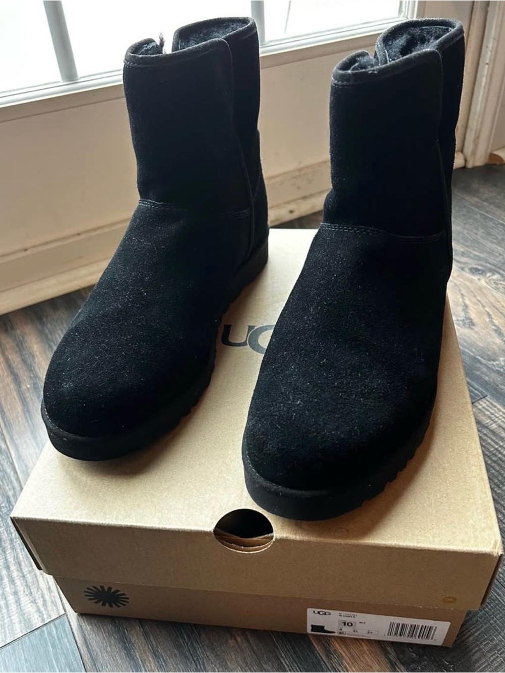 NIB UGG Cory II Genuine Suede Women's Boots Size 10